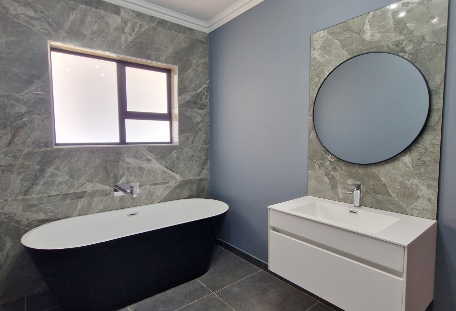 3 Bedroom Property for Sale in Wavecrest Eastern Cape
